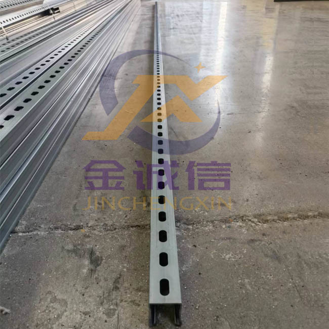 380V لفة تشكيل آلة للهيكل الشمسي 41 * 21mm آلة تشكيل قناة Unistrut